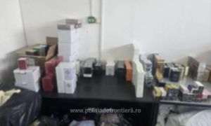 Peste 3.500 de produse susceptibile a fi contrafăcute, în valoare de peste 800.000 de lei, descoperite de poliţiştii de frontieră giurgiuveni